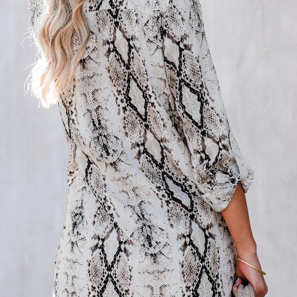 HP💝Wild Snake print Blouse with pockets sz s … - Picture 5 of 6